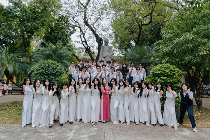 Lớp có một thủ khoa toàn quốc, một á khoa và nhiều học sinh đạt điểm 10 các môn. Ảnh: NVCC. z6816358937178-3936837560c3dc5189b21826291812dd.jpg