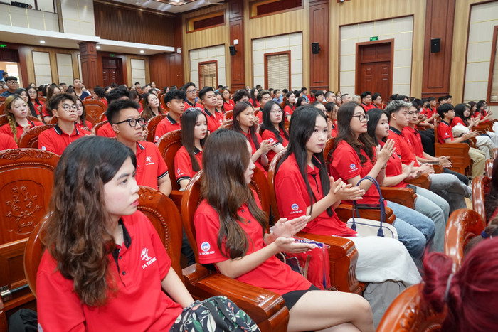 Sinh viên của Chương trình La Trobe - NEU. Ảnh: NTCC. hmt09013-1.jpg