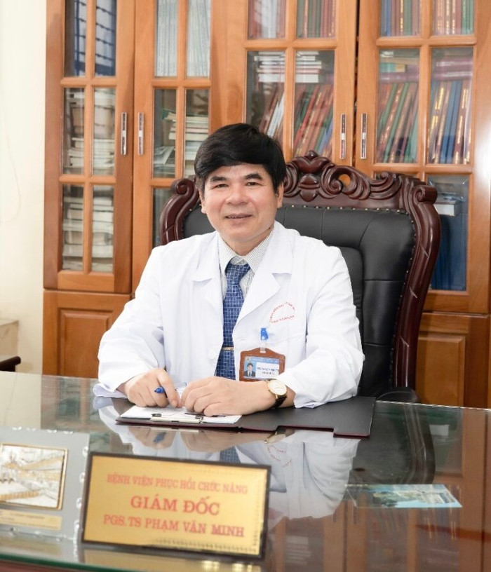Phó giáo sư, Tiến sĩ Phạm Văn Minh, hiện là Trưởng Bộ môn Phục hồi chức năng - Trường Đại học Y Hà Nội kiêm Giám đốc Bệnh viện Phục hồi chức năng Hà Nội. Ảnh: Website Bệnh viện. 697af1f08902485c1113-768x895.jpg