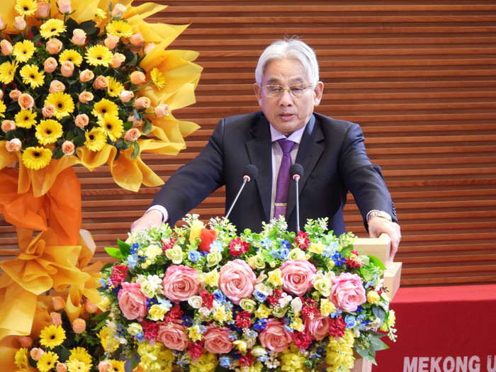 Nhà giáo ưu tú, Phó Giáo sư, Tiến sĩ Lương Minh Cừ - Bí thư Đảng ủy, Hiệu trưởng Trường Đại học Cửu Long. Ảnh: Website nhà trường. 2-nha-giao-uu-tu-pho-giao-su-tien-si-luong-minh-cu-bi-thu-dang-uy-hieu-truong-truong-dai-hoc-cuu-long-min-2048x1536.jpg