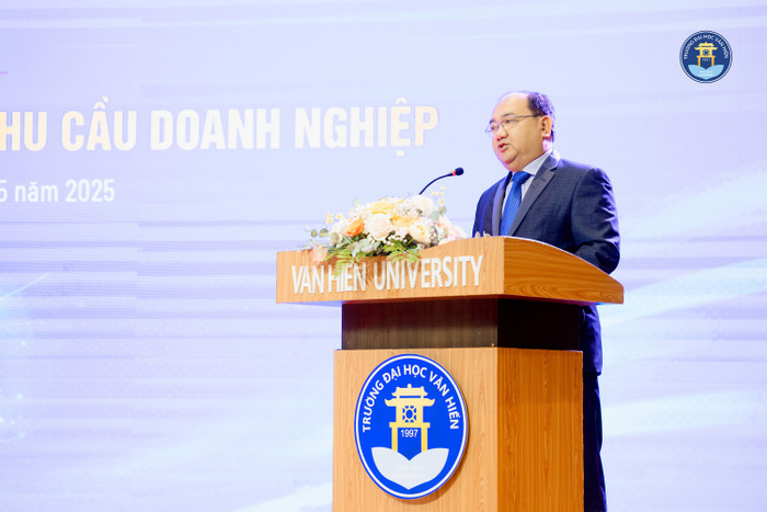 Phó giáo sư, Tiến sĩ Nguyễn Minh Đức – Hiệu trưởng Trường Đại học Văn Hiến phát biểu tại chương trình. Ảnh: NTCC. 7-1.jpg