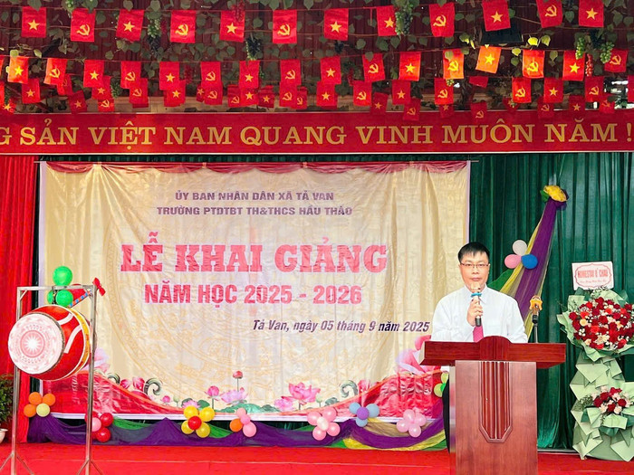 Thầy Liễu Tiến Sơn - Hiệu trưởng Trường Phổ thông Dân tộc bán trú Tiểu học và Trung học cơ sở Hầu Thào (tỉnh Lào Cai). Ảnh: NVCC. z7070030057029-bbbbde29286d29adbd4d399420d14bd0.jpg