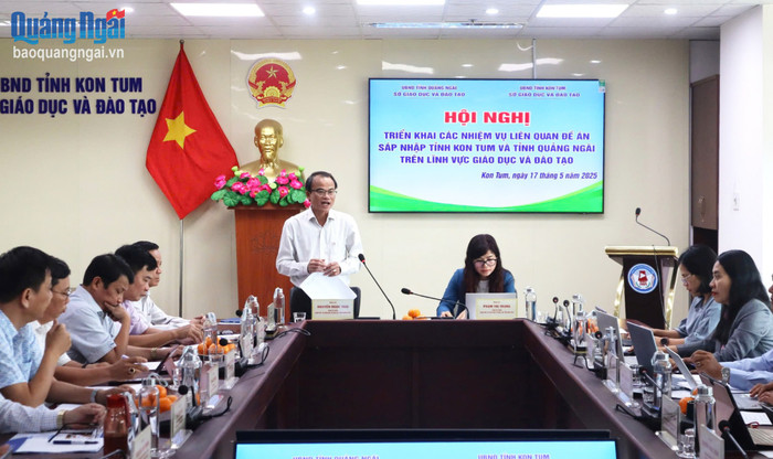 Hội nghị triển khai các nhiệm vụ liên quan Đề án sáp nhập tỉnh Kon Tum và tỉnh Quảng Ngãi trên lĩnh vực giáo dục và đào tạo. Ảnh: baoquangngai.vn. 379125868-145664454-z6610704849607-032d63dde433ff88113e51f06934994d.jpg