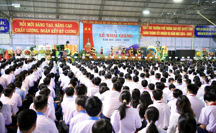 Lễ khai giảng năm học mới tại Trường Tiểu học, Trung học cơ sở và Trung học phổ thông Sao Việt (thành phố Pleiku). Ảnh: Báo Dân tộc và Phát triển. kg3.jpg