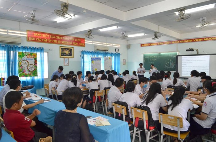 Giờ dạy thực nghiệm sách giáo khoa bộ sách Chân trời sáng tạo, Nhà xuất bản Giáo dục Việt Nam. Ảnh: NVCC. image.png