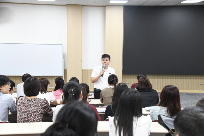 Phó giáo sư, Tiến sĩ Nguyễn Chí Thành - Trưởng khoa, Khoa Sư phạm, Trường Đại học Giáo dục (Đại học Quốc gia Hà Nội). Ảnh: NVCC. 518311237-718968134218849-3305484187259250701-n.jpg