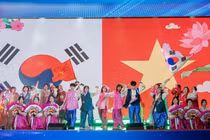 Sắc màu Chuyên Ngoại ngữ 2026: Khi văn hóa và ngôn ngữ cất tiếng bằng nghệ thuật