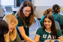 Bài toán giảm sĩ số từ kinh nghiệm thực tế của giáo viên dạy tại trường ở Mỹ, Úc