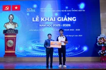 UTT trao học bổng toàn phần và hỗ trợ sinh hoạt phí, ký túc xá cho 1 tân SV có hoàn cảnh đặc biệt