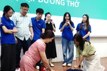 Trường Đại học Y Dược hướng dẫn một số kỹ năng sơ cấp cứu tại một số trường thành viên ĐHQGHN