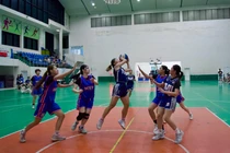 Ngay từ những phút đầu tiên, 2 đội đã tạo nên những pha tranh chấp dưới rổ kịch tính.