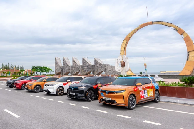 Lên đời xe điện, chủ xe VinFast VF 9 xuýt xoa: “Biết xe xịn thế này đã sớm mua vài chiếc”