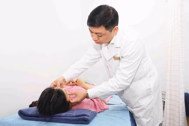 Người đi tìm “chỗ đứng” cho y học cổ truyền trong bệnh viện công nghệ cao