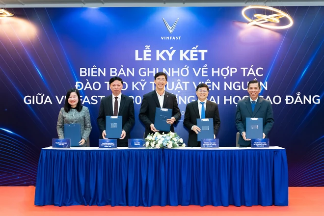 VinFast hợp tác với 30 trường đại học, cao đẳng chuẩn hóa đào tạo kỹ sư ô tô điện