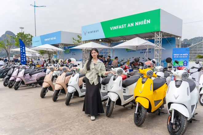 Gen Z hào hứng chuyển từ xăng sang điện với dàn xe máy điện mới của VinFast
