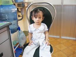 Nếu tình trạng suy dinh dưỡng kéo dài đến thời gian dậy thì, chiều cao của trẻ sẽ càng bị ảnh hưởng trầm trọng hơn. Chiều cao của trẻ được quy định bởi di truyền, nhưng dinh dưỡng chính là điều kiện cần thiết để trẻ đạt tối đa tiềm năng di truyền của mình. Nếu tình trạng suy dinh dưỡng kéo dài đến thời gian dậy thì, chiều cao của trẻ sẽ càng bị ảnh hưởng trầm trọng hơn. Chiều cao của trẻ được quy định bởi di truyền, nhưng dinh dưỡng chính là điều kiện cần thiết để trẻ đạt tối đa tiềm năng di truyền của mình.