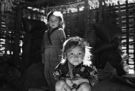 Sống trong điều kiện như thế này, thường xuyên ăn cơm độn sắn, ăn ớt giã lá chanh và gừng,...thì trẻ làm sao có đủ chất để phát triển bình thường được. Thiết nghĩ, Chính phủ mỗi nước cần đẩy mạnh hơn nữa về công tác xóa đói giảm nghèo cho các vùng nông thôn, cũng như có chính sách quan tâm hơn nữa đến dinh dưỡng cho trẻ. Bởi trẻ em là tương lai của đất nước, nhưng trẻ em cũng chính là nạn nhân đầu tiên sống trong đói rét và bạo hành. Qua bài viết này tôi muốn kêu gọi đồng bào, độc giả hãy cùng chung tay với Báo điện tử giaoduc.net.vn tham gia những chuyến từ thiện lên các vùng cao của Tổ quốc, tận mắt nhìn thấy cuộc sống thiếu thốn của trẻ em vùng cao và có thể trực tiếp cứu giúp "Những mầm non, chủ nhân tương lai của đất nước". Sống trong điều kiện như thế này, thường xuyên ăn cơm độn sắn, ăn ớt giã lá chanh và gừng,...thì trẻ làm sao có đủ chất để phát triển bình thường được. Thiết nghĩ, Chính phủ mỗi nước cần đẩy mạnh hơn nữa về công tác xóa đói giảm nghèo cho các vùng nông thôn, cũng như có chính sách quan tâm hơn nữa đến dinh dưỡng cho trẻ. Bởi trẻ em là tương lai của đất nước, nhưng trẻ em cũng chính là nạn nhân đầu tiên sống trong đói rét và bạo hành. Qua bài viết này tôi muốn kêu gọi đồng bào, độc giả hãy cùng chung tay với Báo điện tử giaoduc.net.vn tham gia những chuyến từ thiện lên các vùng cao của Tổ quốc, tận mắt nhìn thấy cuộc sống thiếu thốn của trẻ em vùng cao và có thể trực tiếp cứu giúp "Những mầm non, chủ nhân tương lai của đất nước".