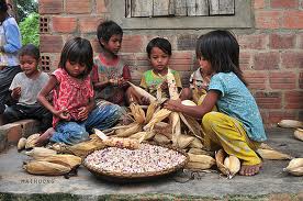 d Trẻ em như búp trên cành và quyền lợi của trẻ em trên toàn thế giới là như nhau, thế nhưng điều đó không hoàn toàn đúng khi trẻ được sinh ra trên một đất nước nghèo, sự tăng tăng trưởng kinh tế kém, ảnh hưởng đến cả những chính sách quyền lợi của trẻ. d Trẻ em như búp trên cành và quyền lợi của trẻ em trên toàn thế giới là như nhau, thế nhưng điều đó không hoàn toàn đúng khi trẻ được sinh ra trên một đất nước nghèo, sự tăng tăng trưởng kinh tế kém, ảnh hưởng đến cả những chính sách quyền lợi của trẻ.