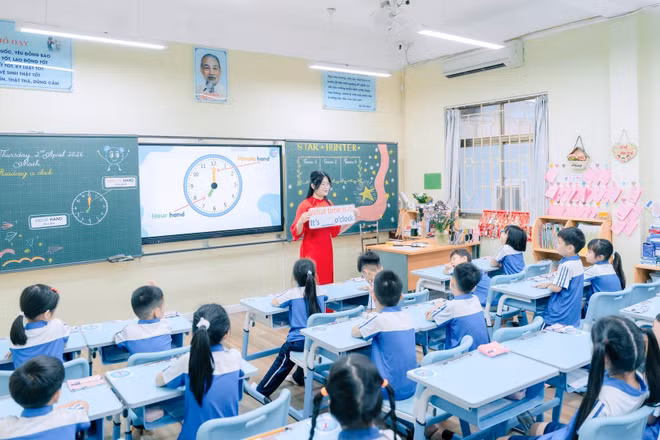 Học sinh tiểu học dễ viết vào sách giáo khoa, mô hình thư viện dùng chung sao cho hiệu quả?