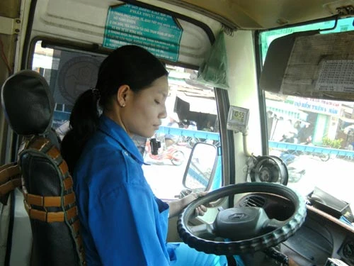 Nữ tài xế xe bus: “Của hiếm” ở Sài Gòn 