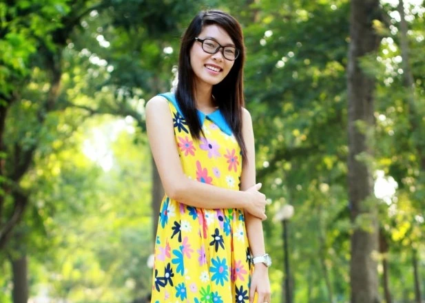 Trổ tài stylist: Khoác 'mùa thu' cho những chiếc váy hè