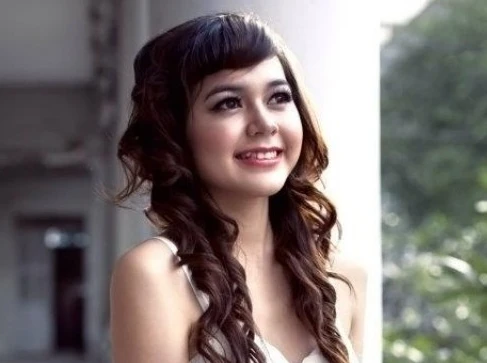 Thiên sứ 9X: Gương mặt baby khiến phái mạnh 'hồn xiêu, phách lạc' 