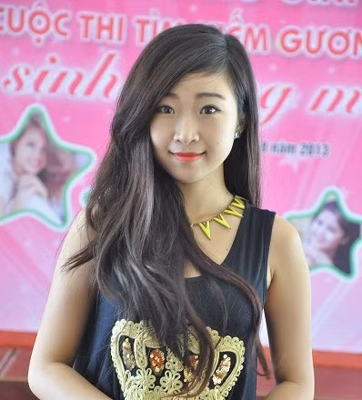 Nữ sinh trong mơ 2013 say sưa hát, múa trước giờ trao giải