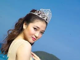 Bí mật của Nguyễn Thị Huyền khi chưa đăng quang 