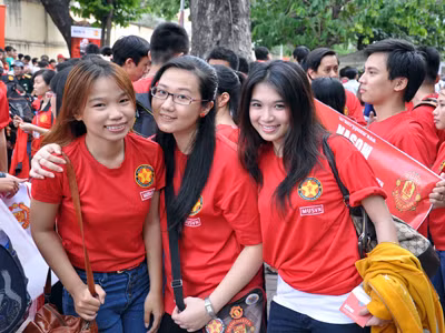 Hot girl Việt nô nức đón huyền thoại Schmeichel