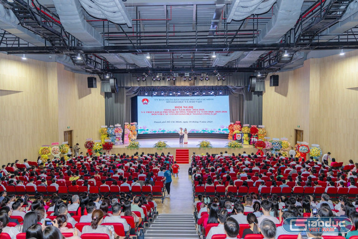 Toàn cảnh hội nghị tổng kết năm học 2024-2025 của các cơ sở giáo dục ngoài công lập tại Thành phố Hồ Chí Minh. Ảnh: V.D. gdvn-hieunclb.jpg