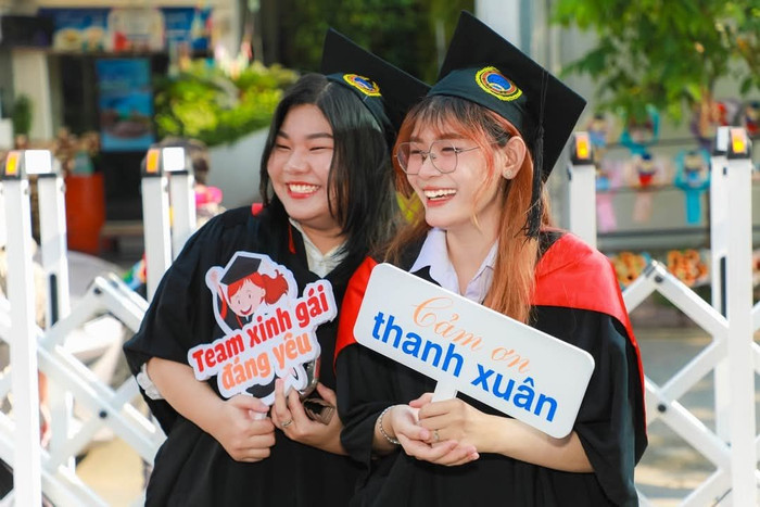 Các tân cử nhân của SIU tại lễ tốt nghiệp (ảnh: SIU) myquyensiub.jpg
