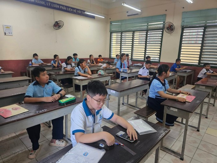 Học sinh dự khảo sát vào lớp 6 của Trường trung học cơ sở, trung học phổ thông Trần Đại Nghĩa năm 2025 Ảnh: V.D khaosatlop6tdn.jpg