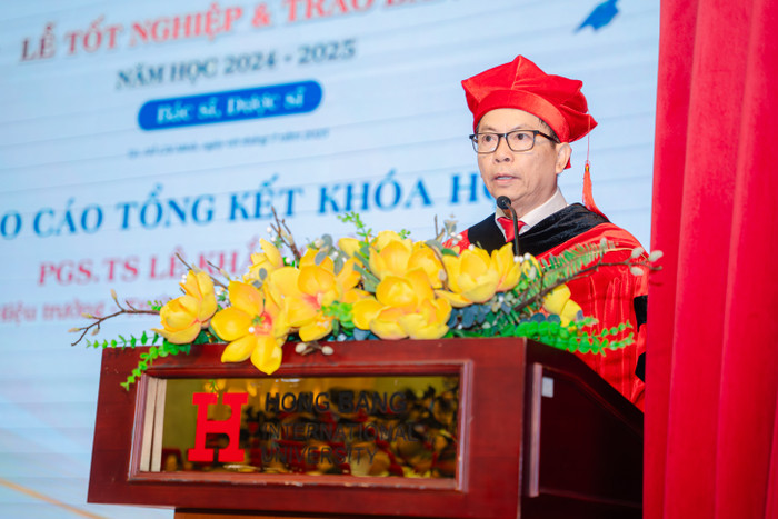 Phó Giáo sư, Tiến sĩ Lê Khắc Cường - Phó Hiệu trưởng của HIU phát biểu tại lễ tốt nghiệp ảnh: HIU pgsts-le-khac-cuong-phat-bieu-tai-le-tot-nghiep.jpg