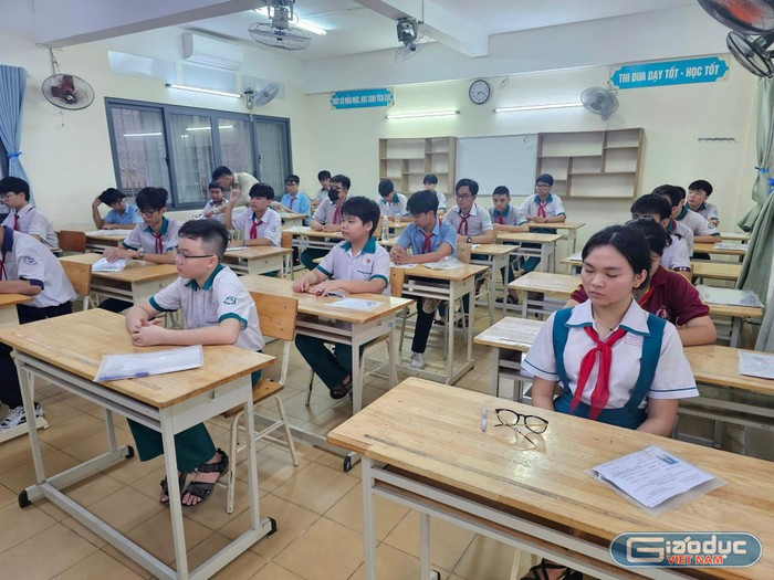 Thí sinh tham dự kỳ thi tuyển sinh vào lớp 10 của Thành phố Hồ Chí Minh năm 2025 (ảnh: V.D) gdvn-thits10ngaycuoi.jpg