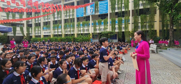 Học sinh khối 2,3,4,5 Trường tiểu học Phan Văn Trị trong ngày tựu trường 25/8. Ảnh: NTCC. tuutruongpvt.jpg