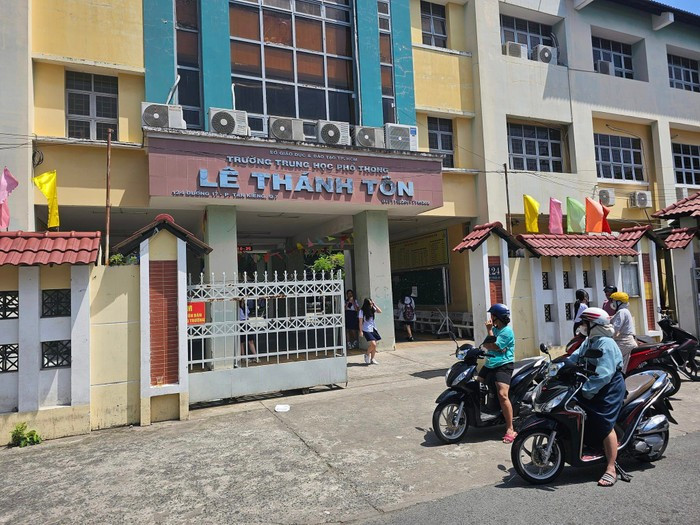 Trường trung học phổ thông Lê Thánh Tôn, Quận 7, Thành phố Hồ Chí Minh (ảnh minh họa: V.D) lethanhtonq7.jpg