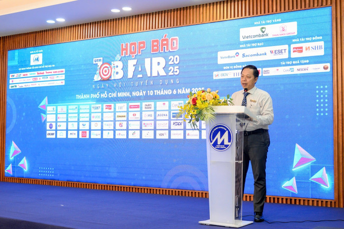 Tiến sĩ Lê Trung Đạo - Phó Hiệu trưởng Trường Đại học Tài chính – Marketing phát biểu tại buổi họp báo (ảnh: UFM) jobfairufm.jpg