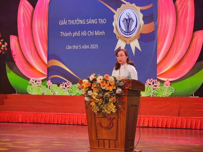 Bà Lê Thị Thanh Giang - Trưởng phòng Giáo dục và Đào tạo Quận 1 phát biểu (ảnh: V.D) muahoadangbac.jpg