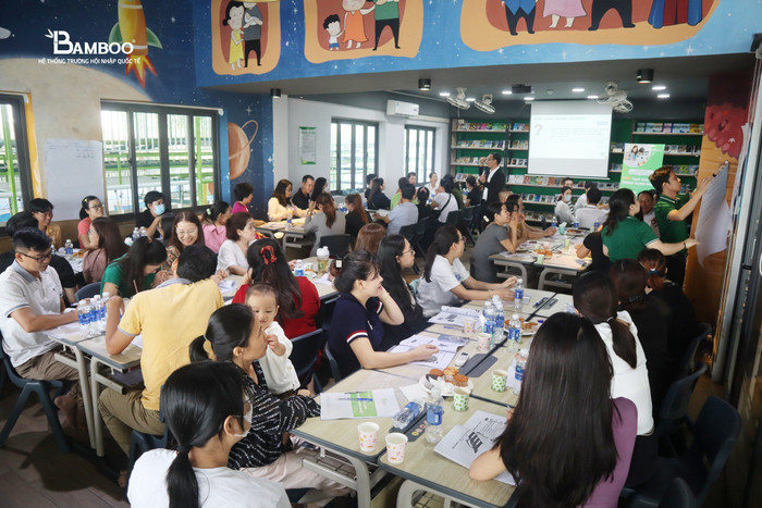 Workshop dạy con trong hạnh phúc dành cho phụ huynh của Bamboo School. Ảnh: Trường Tre Việt. 485979430-1103356078495799-2991942025802707545-n-1.jpg