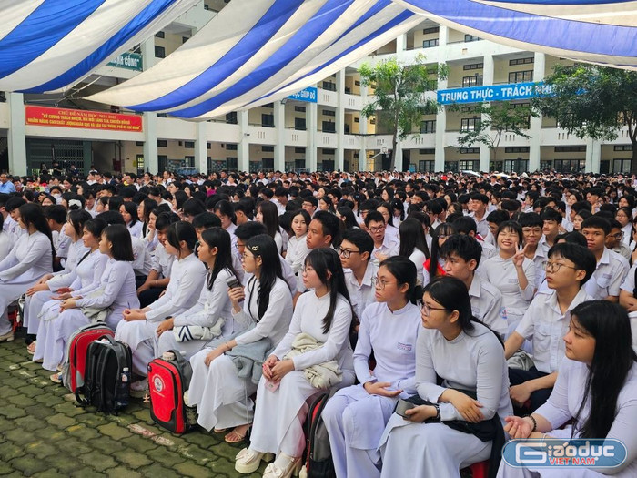 Học sinh Trường trung học phổ thông Bình Hưng Hòa tham dự lễ khai giảng năm học mới, năm học 2025-2026. Ảnh: V.D gdvn-binhhunghoakhaigiang.jpg