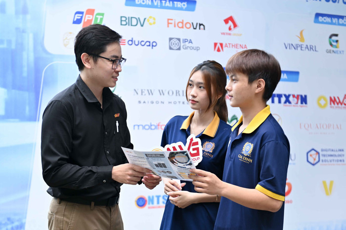 Sinh viên của GDU được gặp gỡ, chia sẻ và mở rộng cơ hội nghề nghiệp thông qua sự kiện Ngày hội việc làm - Kết nối doanh nghiệp (ảnh: GDU) dsc-2185-11zon.jpg