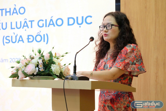Bà Mai Thị Anh phát biểu về dự thảo Luật sửa đổi, bổ sung một số điều của Luật Giáo dục. Ảnh: V.D gdvn-bamaianhluatgd.jpg