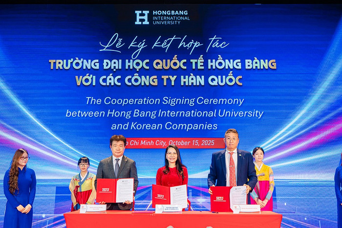 HIU ký kết hợp tác với doanh nghiệp. Ảnh: HIU. hiusinhthaiknb.jpg