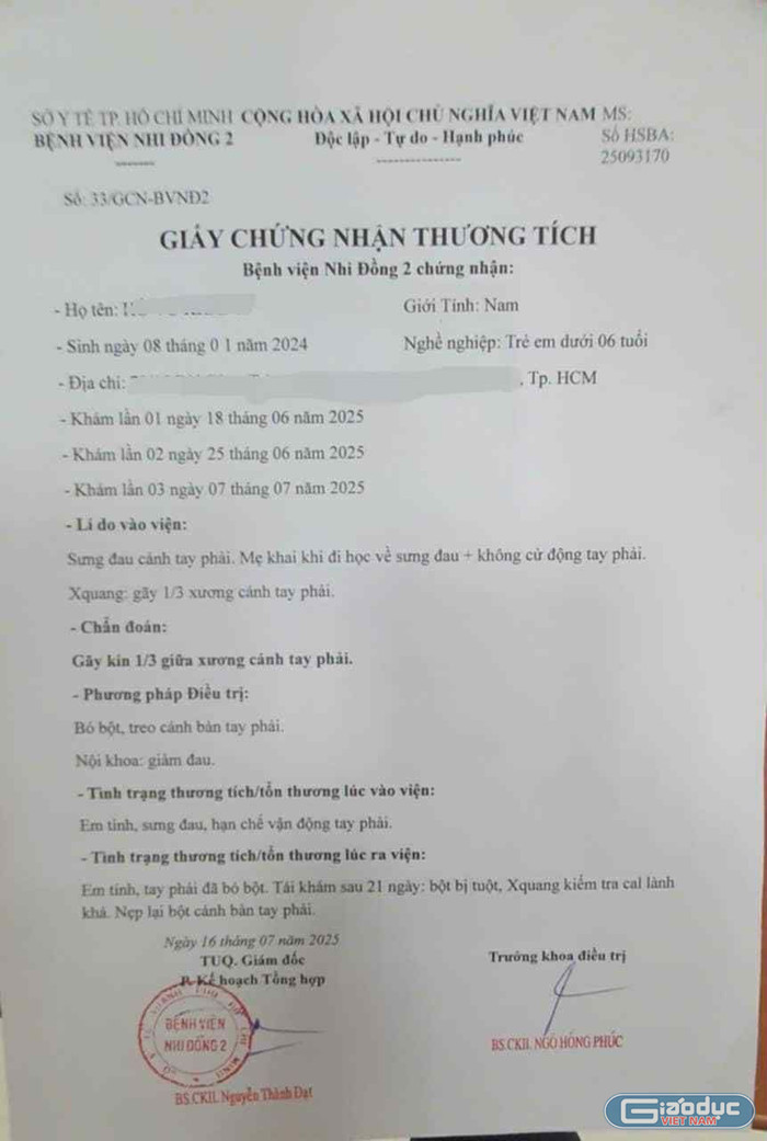 Giấy chứng nhận thương tích mà Bệnh viện Nhi Đồng 2 cấp cho gia đình bé K. Ảnh do gia đình cung cấp. gdvn-giaychungnhantt.jpg