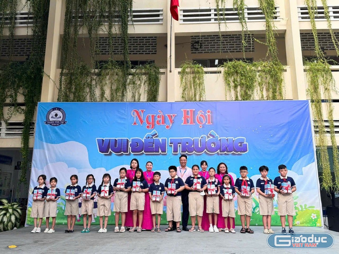Ngày hội vui đến trường của học sinh Trường tiểu học Phan Văn Trị vào sáng ngày 25/8. Ảnh: V.D gdvn-vuidentruongpvt.jpg