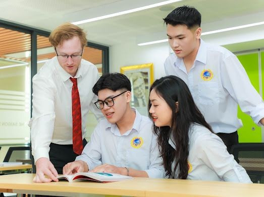 Sự đồng hàng của các giảng viên nước ngoài tại SIU là cầu nối giúp sinh viên phát triển tư duy quốc tế, nâng cao năng lực hội nhập. siuhocbong.jpg