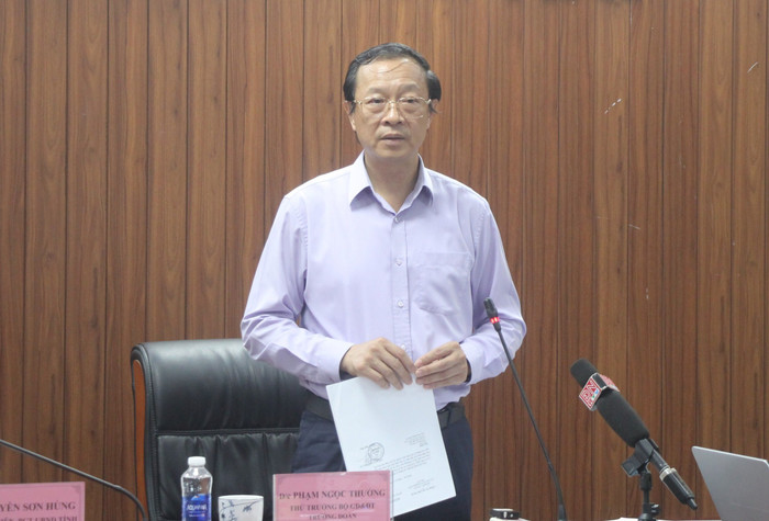 Thứ trưởng Bộ Giáo dục và Đào tạo Phạm Ngọc Thưởng phát biểu tại buổi làm việc (ảnh: V.D) thutruongthuongdongnai.jpg