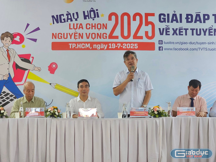Tiến sĩ Nguyễn Mạnh Hùng, chuyên viên cao cấp của Vụ Giáo dục đại học (Bộ Giáo dục và Đào tạo) phát biểu tại ngày hội Ảnh: V.D gdvn-tsnguyenmanhhung.jpg