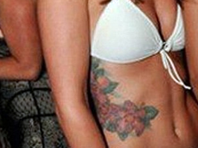 Để phận biệt họ, mọi người sẽ phải nhờ tới hình xăm bên mạn sườn Jessica