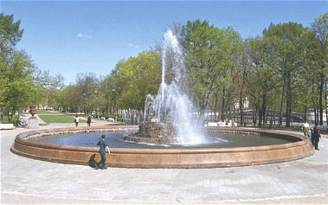 Quảng trường Bolotnaya ngày thường Quảng trường Bolotnaya ngày thường